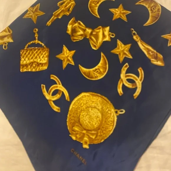 ❤️SOLD❤️ Authentic Chanel Scarf 💯 silk - Picture 3 of 6